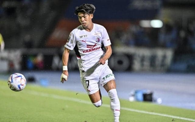 「相変わらずエグいゴール決めるわ…!」C大阪FW上門知樹の「強烈すぎる弾丸ゴール」が話題！「香川さんも喜んでる…！」と、祝福場面にもファン感慨