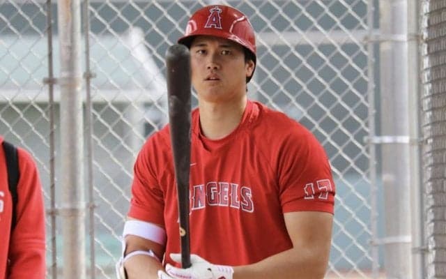 【MLB】大谷翔平、実戦形式で左越え打　左手痺れながらも驚愕パワー、27日OP戦は「3番・DH」