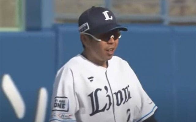 地面叩く走者…“瞬殺1秒”空中美技が「ガチ上手い」　名手の動き「ひと目見てわかる」