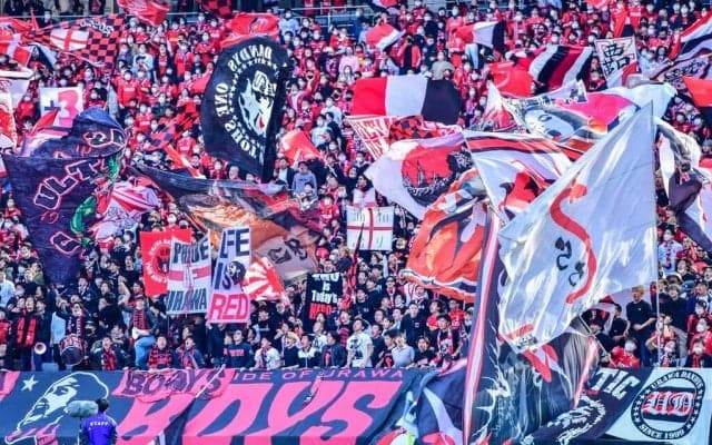 「ポニテの見返りショット可愛いい」元NGT48荻野由佳が「浦和ユニフォーム着用の観戦姿」を公開！ 初の日産スタジアム参戦に、「可愛すぎます」とファン歓喜