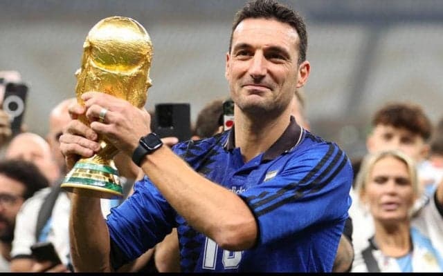アルゼンチン代表、W杯優勝に導いたスカローニ監督の続投を発表！