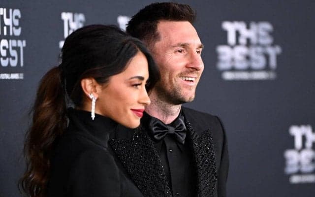 「奥さん美人すぎんか!?」「一番好きな人たち」メッシと妻アントネラさんの全身ブラックコーデが反響「黒に赤が映えるなー」