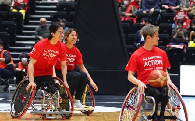 高崎アリーナに桂葵と野本建吾が登場…車いすバスケットボール日本代表選手と共演