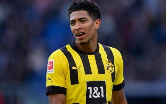 ボールボーイがインプレー中のボールを…まさかの勘違いに選手もびっくり