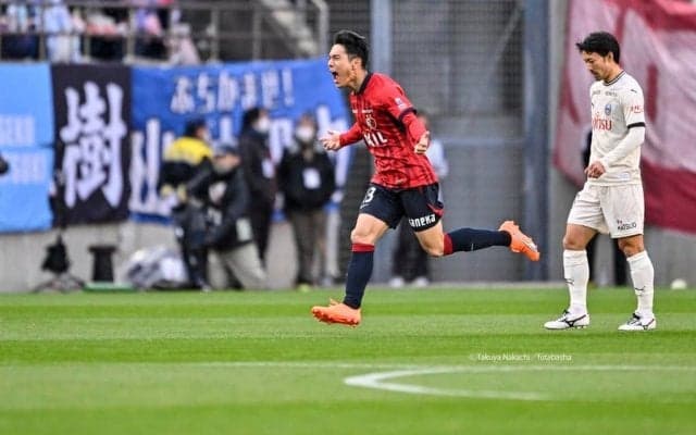 「笑顔最高やし可愛い」元NMB48メンバーが鹿島での「ユニフォーム観戦姿」公開！ ピッチをバックに掲げた「縦じまタオマフ」ショット