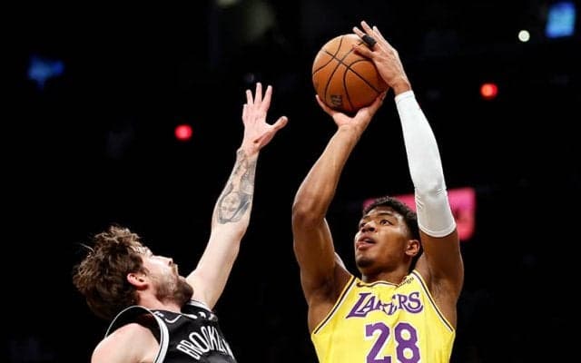 グリズリーズの運動量に苦しみレイカーズが4連勝を逃す…八村は9得点5リバウンド