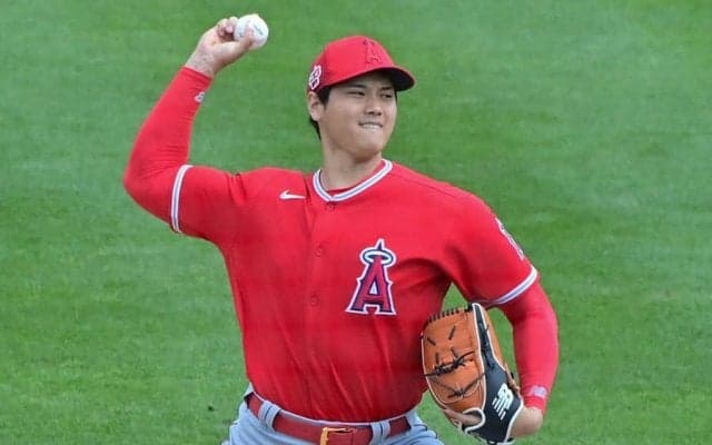 【MLB】「あの魔術は一体なんだ!?」　打者ひざまずく大谷翔平の宝刀が「えげつなさすぎる」
