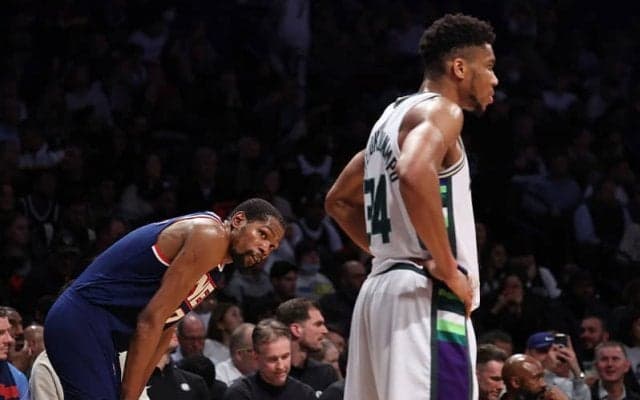 バックス一筋のアデトクンボ、移籍を繰り返すデュラントにジョーク「自分のチームを所有する術を教える」