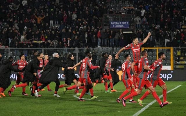 「これがフットボール」「美しい瞬間だ」選手は思わず涙、ファンは歓喜…開幕から半年、26年ぶりセリエA白星のクレモネーゼに祝福集まる「だからサッカーはやめられない」