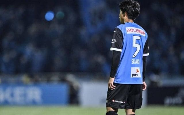 「泣いちゃうやつ！」川崎・佐々木旭が谷口彰悟から受け取った「サイン入り“5”ユニフォーム」公開！ クラブハウスで一緒にもらった「谷口からの言葉」も明かす