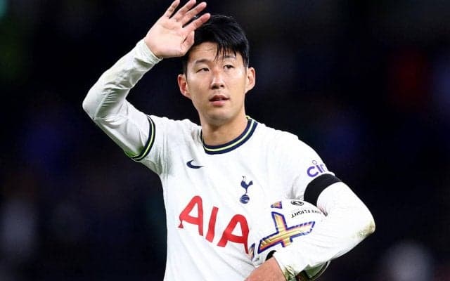 「100%フォトショップだろ」ソン・フンミンが下着モデルの撮影で肉体美を披露も、チームメイトが容赦ないツッコミ