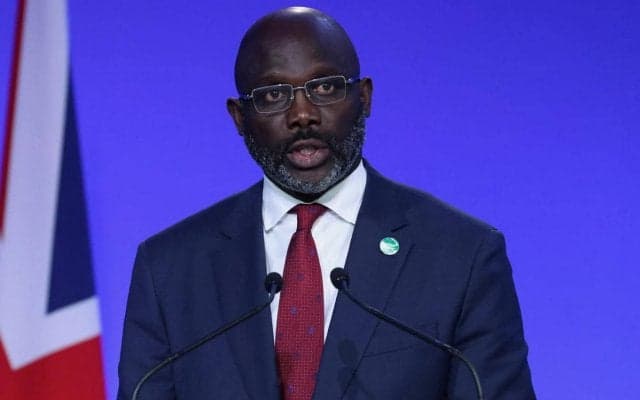 「世界で一番サッカーが上手い大統領」リベリアのジョージ・ウェア大統領のサッカースキルにファンも驚き！「技術はいくつになっても衰えない」