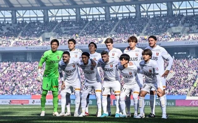 「ヤバいカッコ良すぎる」浦和レッズが「新オフィシャルスーツ」販売で、選手・監督の着用集合写真公開！ 100名限定とレア度高めの11万円オーダースーツ