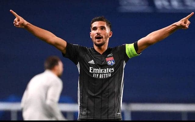 フランクフルトが鎌田の代役と目されるアワールと交渉中！