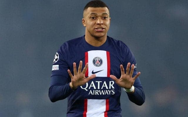 試合中に相手にイタズラ！お調子者ムバッペの溢れんばかりの笑顔が反響「面白すぎる」「なんてやつだ」