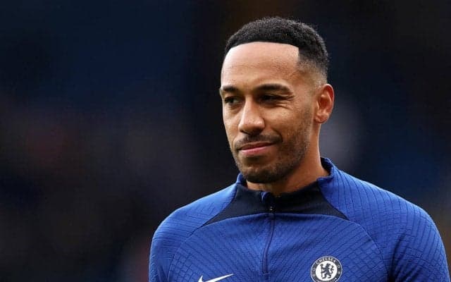 スーパーカー好きオーバメヤンのランボルギーニが再びキラッキラに！ド派手なホログラフィック加工に英紙も「信じられない」