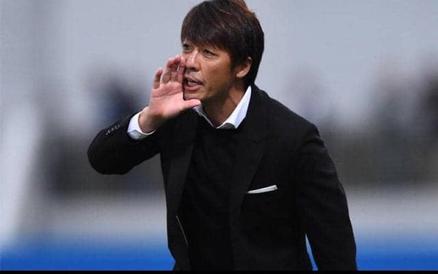 「すっげー筋肉」「監督が1番仕上がってる」大分・下平監督の分厚すぎる肉体が衝撃的「ボディビルの大会出たら入賞できるのでは」