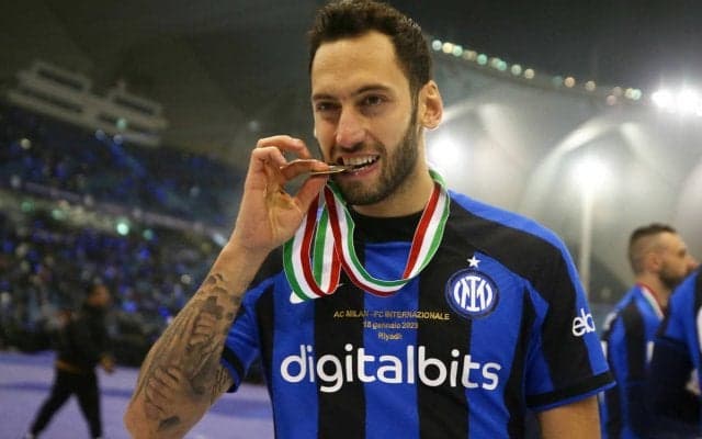 チャルハノールはインテル残留を希望、ミラノを気に入り2027年まで延長へ「トルコ料理のレストランを開くかも」