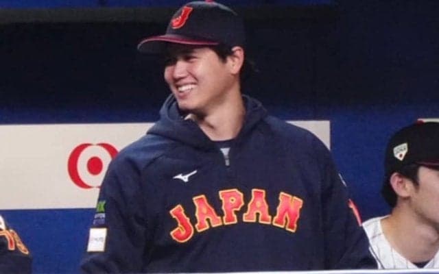 大谷翔平がベンチで「貫禄ありすぎ」　いきなり神対応…ナインを「気遣うらしい姿」