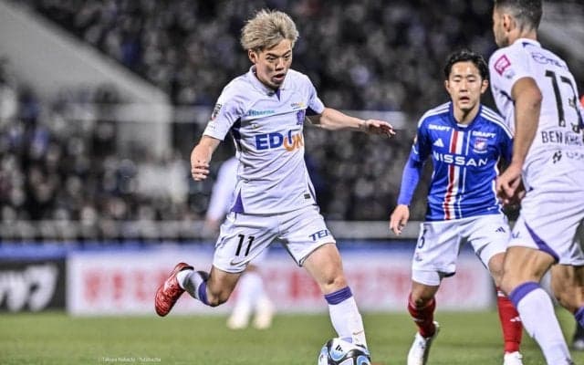 「コレ凄かった！味方すら欺いてた」広島MF満田誠のポスト直撃の「直接FKのアイデア」絶賛！ 横浜FMサポーターも、「これは控えめに言って心臓止まった」と驚く