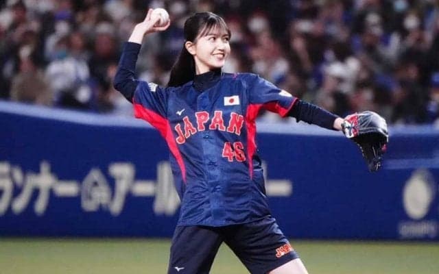 乃木坂46・久保史緒里さん、豪快ワインドアップで魅了　“完璧投球”に場内どよめき