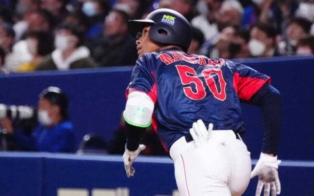 サポートメンバー万波中正の2ランに大谷翔平が笑顔　ダルビッシュは拍手で出迎え