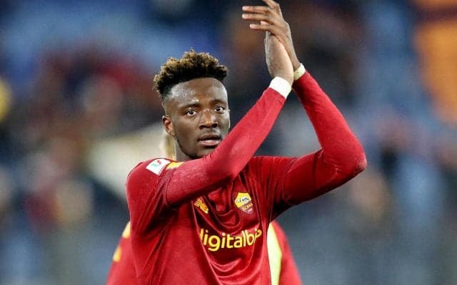 ローマのFWエイブラハムに第一子誕生、チェルシー組からも祝福届く