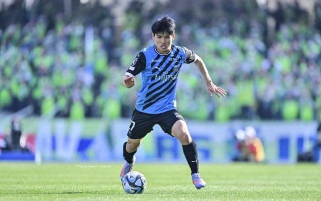 「グヴァルディオルみたい」川崎のユース出身「現役高校生DF」がJ1初出場で衝撃もたらす！ 堂々のプレー披露も、コーヒーが苦手で車屋紳太郎にマンゴージュースをご馳走になる一面も