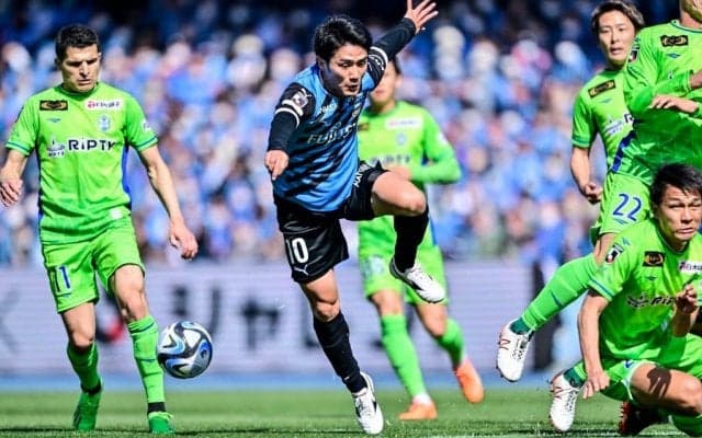 「これぞ川崎の10番ってプレイ」川崎・大島僚太のなぜ見えているのか不思議な「ノールックパス動画」が4万回再生！ Jリーグ公式も「キング」と認めた圧巻のセンス