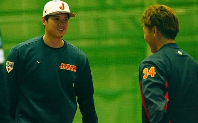 大谷翔平、合流の吉田正尚と“共闘”誓う握手　練習参加…笑顔でリラックスムード