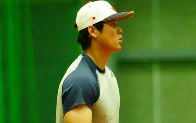 「Tシャツちぎれるよ」袖が苦しそう…大谷翔平の肉体に驚愕の声「三次元とは思えない」