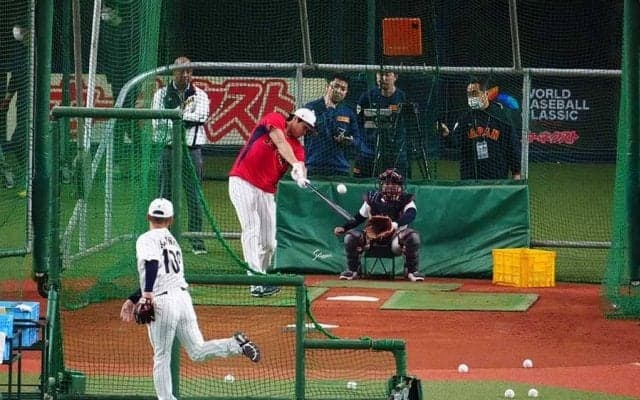 大谷翔平、初球から衝撃の“5階席弾”　柵越え連発に球場騒然…虎ナインも熱視線