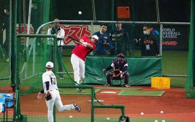 大谷翔平の衝撃5階席弾…阪神ナイン全員が“ガン見”　プロも魅了の豪快フリー打撃