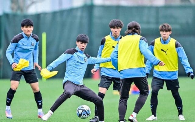 「恩返ししたい」川崎MF大関友翔がルヴァン清水戦を前に決意！ 卒業式に出席できずも、模擬卒業式を開いてくれた母校への感謝の気持ちを糧に活躍誓う