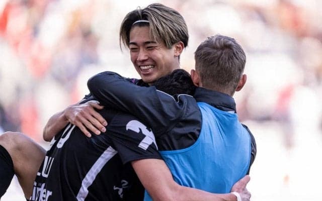 前に3人いても決めきる！ 中村敬斗の公式戦14得点目は豪快ゴール！ 日本代表招集も期待される22歳が、欧州で得点量産中