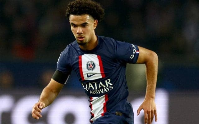 身長220cm！PSGの至宝が小さく見えるバスケ界の超逸材との2ショットが話題「加工してる？」「感覚がバグる」