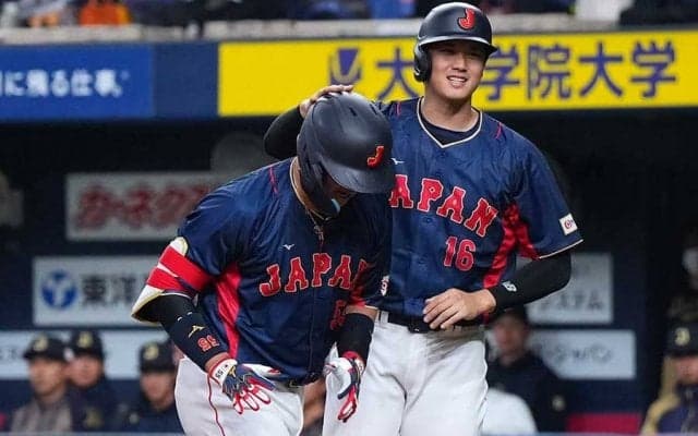 大谷翔平が起こす“化学反応”　村上宗隆を目覚めさせた凡打での「ナイススイング」