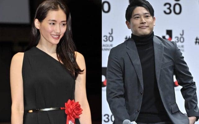 最後は笑顔のジャンプハグ！内田篤人氏と綾瀬はるかがユニクロ最新CM公開で、「三笘の1mm」再現！ 2人のサッカー姿にファンは「最高のCMです」