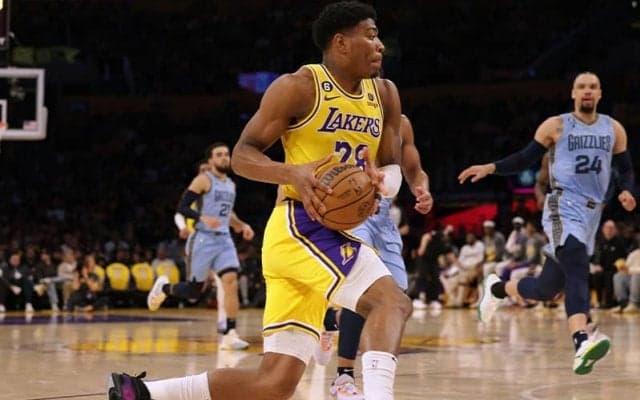 八村塁、6試合ぶり2ケタの17得点と躍動…レイカーズがグリズリーズを下して連勝