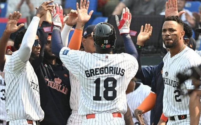 WBC開幕戦はオランダに軍配、バレが元同僚モイネロから大飛球　キューバは黒星発進