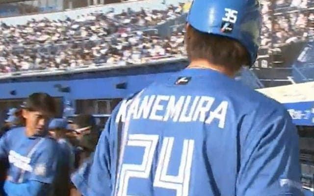 トレード即出場で珍事…同僚のユニ借りて打席に　福田光輝、ドラ2右腕の「24」で登場