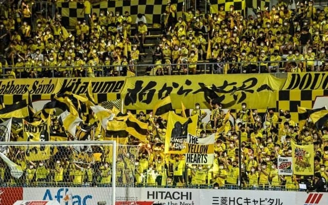 「いーーーやでっか!！」柏に新加入の「193cm・99kのオランダ人FW」がスタジアム登場で話題に！「レイくんに並ぶ長身」と、クラブマスコットと比較する声も