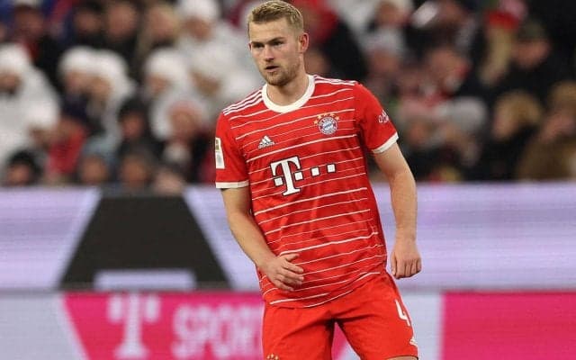 「神」「今日のMVP」バイエルンDFデ・リフトがゴールラインギリギリでスーパークリア！ 「心臓止まりました」