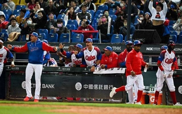 キューバ、延長10回の激戦も痛恨の2連敗　デスパイネ復帰も…モイネロが痛打浴びる