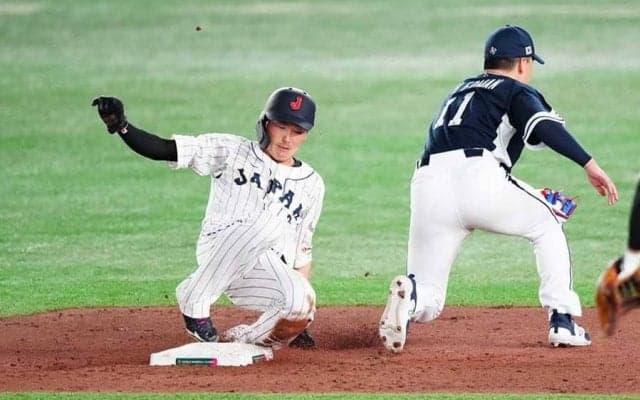 侍ジャパンに痛手…源田にアクシデント、4回守備から交代　帰塁で負傷した可能性