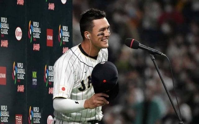 ヌートバー、お立ち台で絶叫「ニッポンダイスキ！」　2安打＆好守で侍けん引