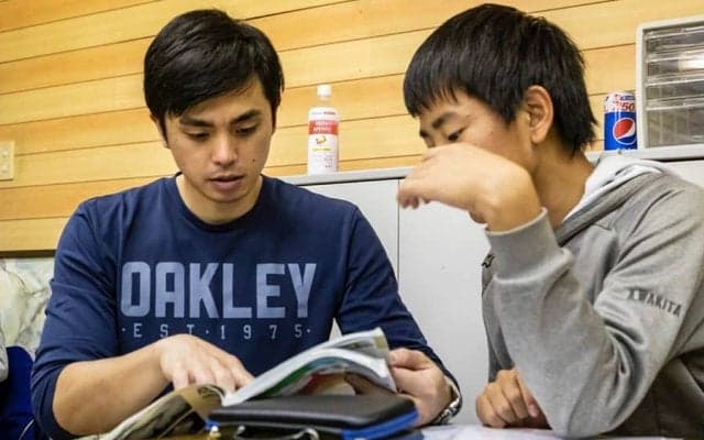 早大で日本一、現在は俳優で活躍　二刀流“イケメン”コーチが中学生チームで果たす役割