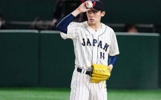 佐々木朗希の162キロが直撃　チェコ選手悶絶のあわや大惨事…すぐさま“謝罪”