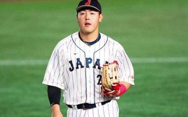 「レフト岡本」のアナウンスに場内どよめき　7回から吉田に代わって途中出場