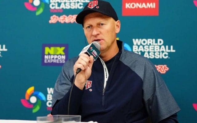 チェコ監督、日本ファンに感謝「ぜひプラハに来て」　試合後スタンドから大きな拍手